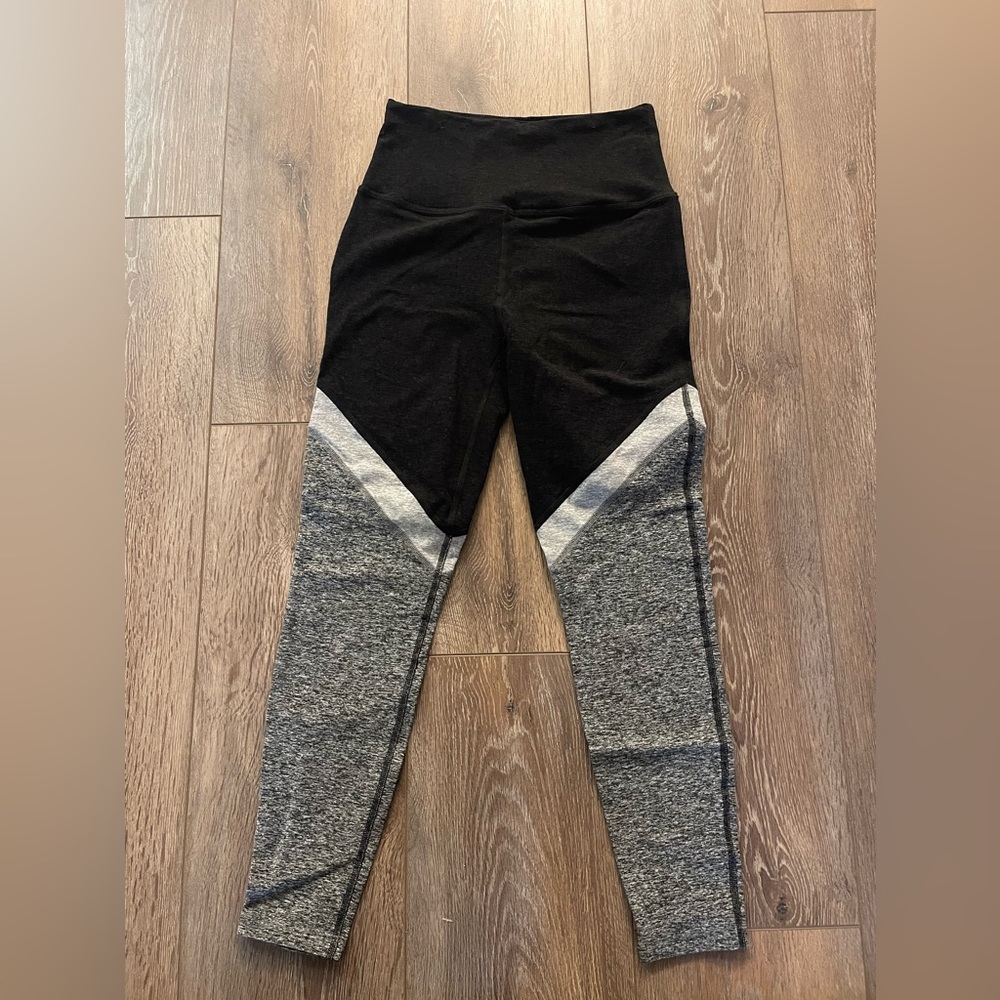 Beyond Yoga Leggings. Size M.